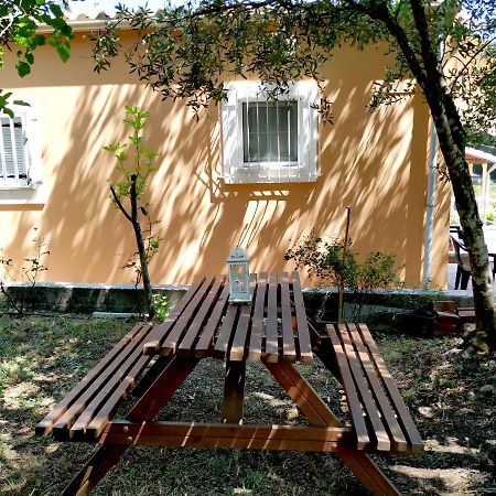 Family Holiday Apartment With Garden & Bbq Velonádes Buitenkant foto