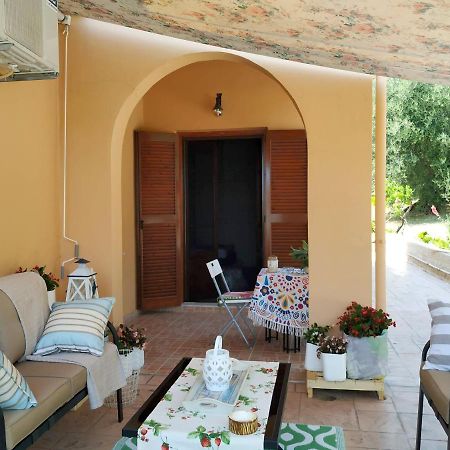 Family Holiday Apartment With Garden & Bbq Velonádes Buitenkant foto