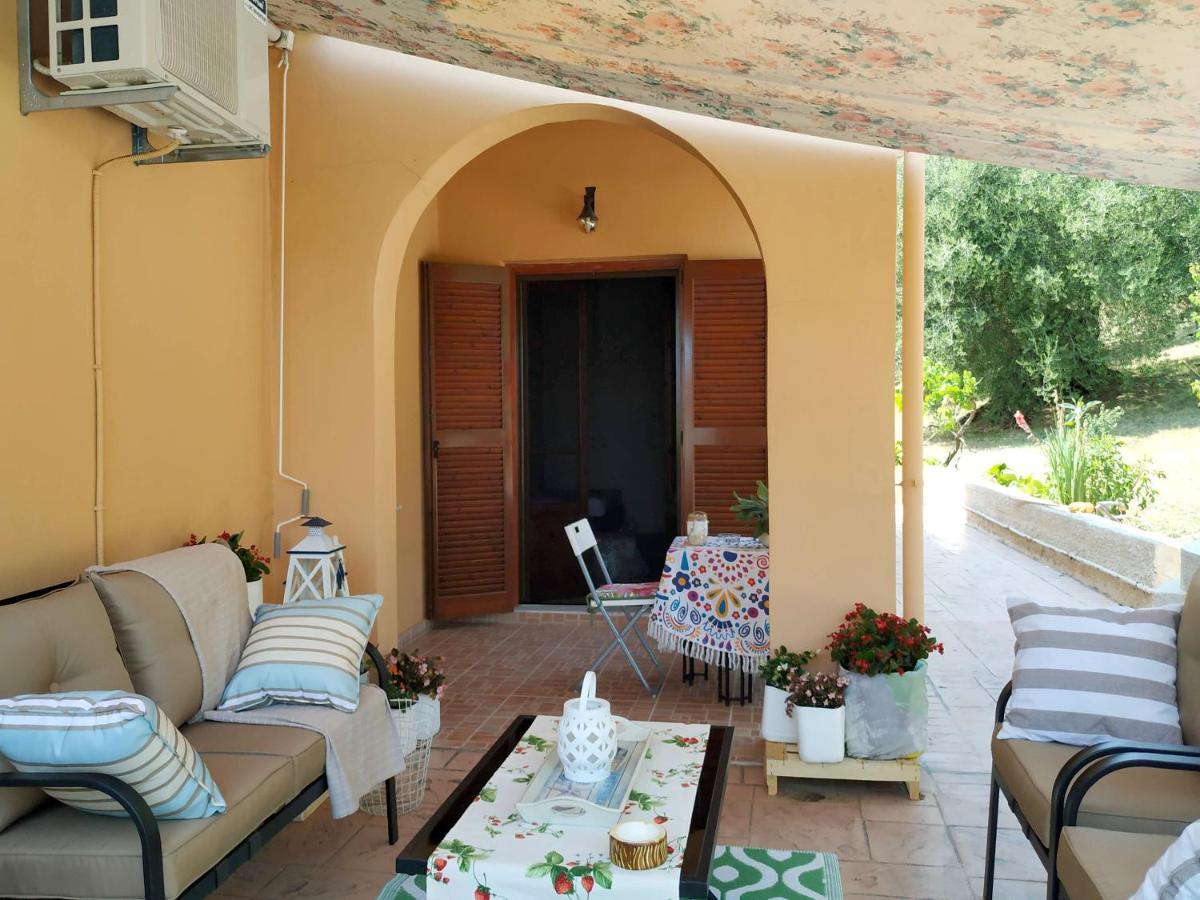 Family Holiday Apartment With Garden & Bbq Velonádes Buitenkant foto