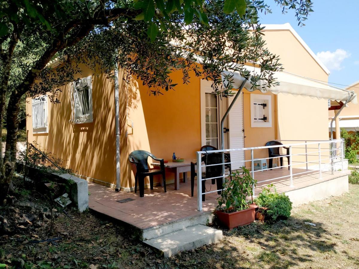 Family Holiday Apartment With Garden & Bbq Velonádes Buitenkant foto