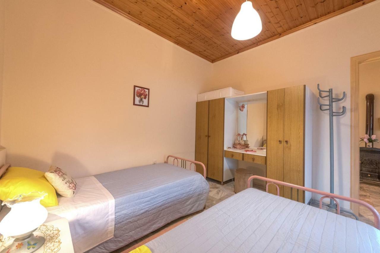 Family Holiday Apartment With Garden & Bbq Velonádes Buitenkant foto