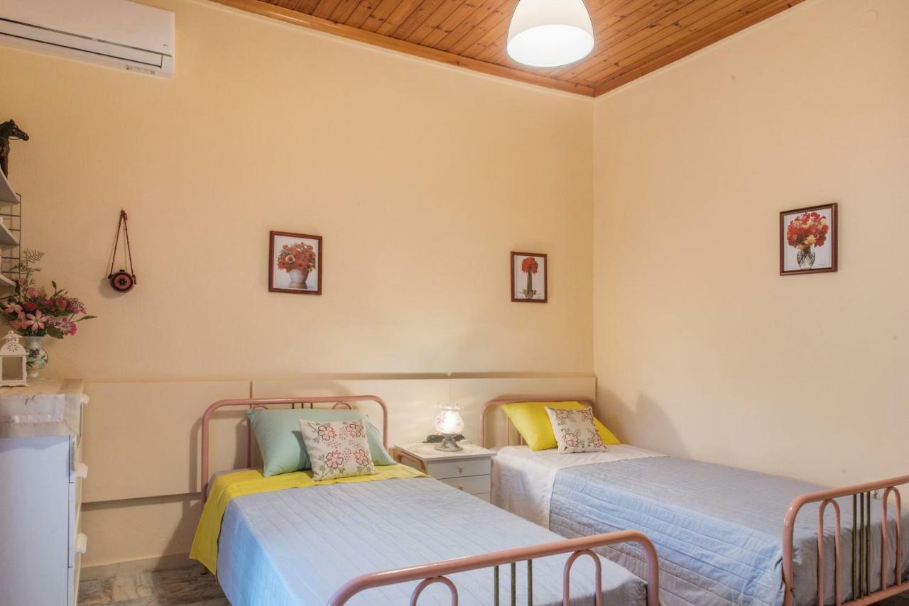 Family Holiday Apartment With Garden & Bbq Velonádes Buitenkant foto