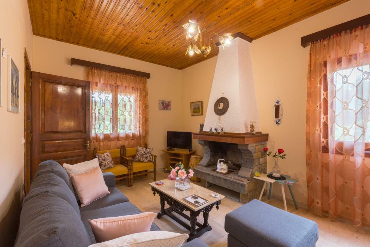 Family Holiday Apartment With Garden & Bbq Velonádes Buitenkant foto