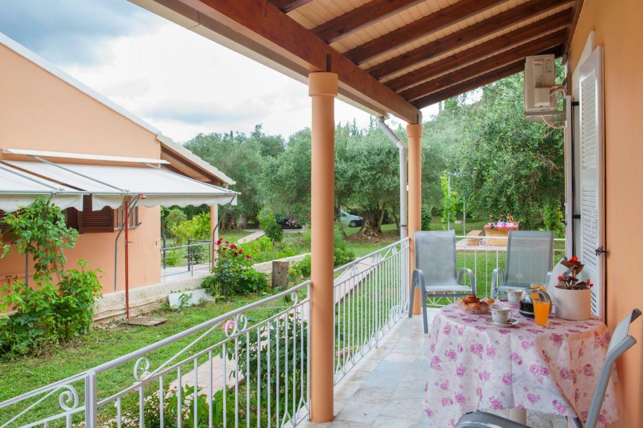 Family Holiday Apartment With Garden & Bbq Velonádes Buitenkant foto