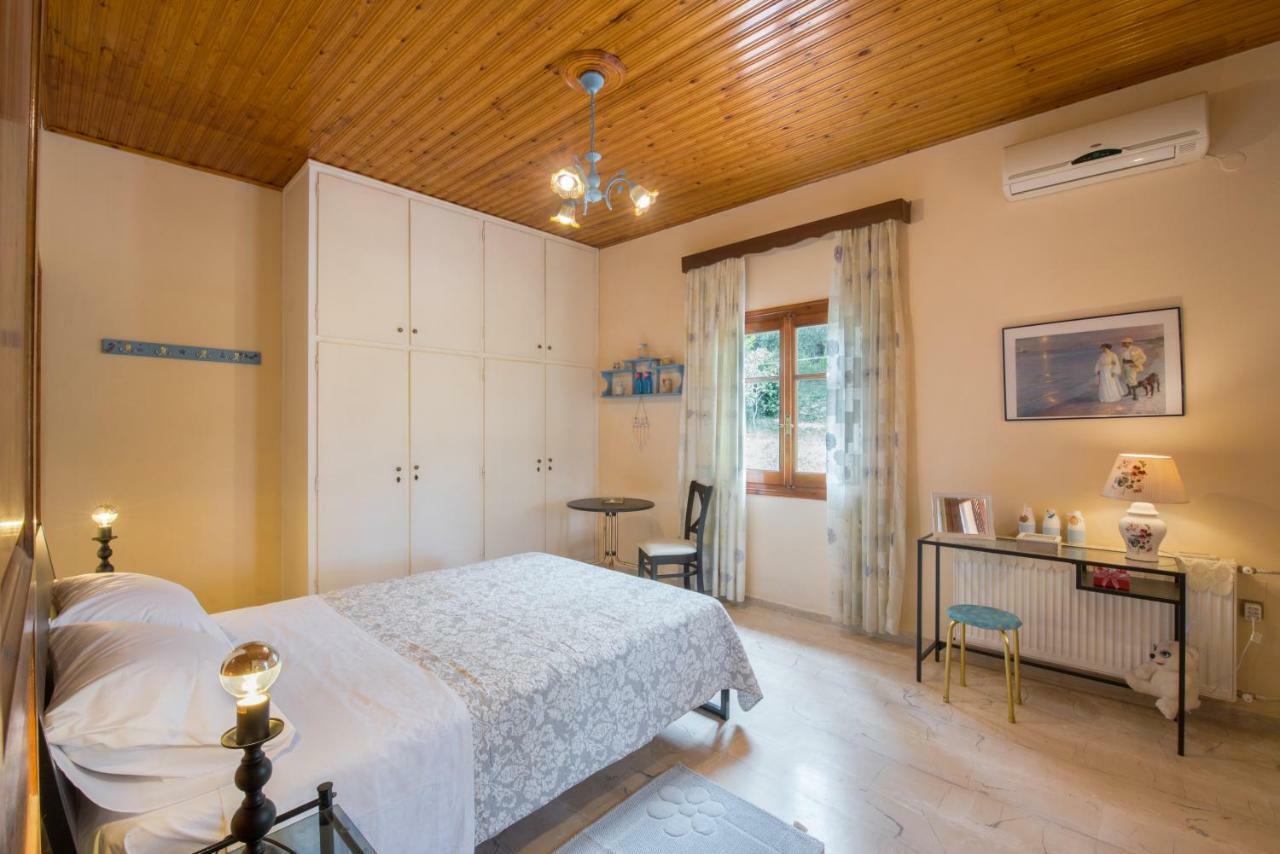 Family Holiday Apartment With Garden & Bbq Velonádes Buitenkant foto