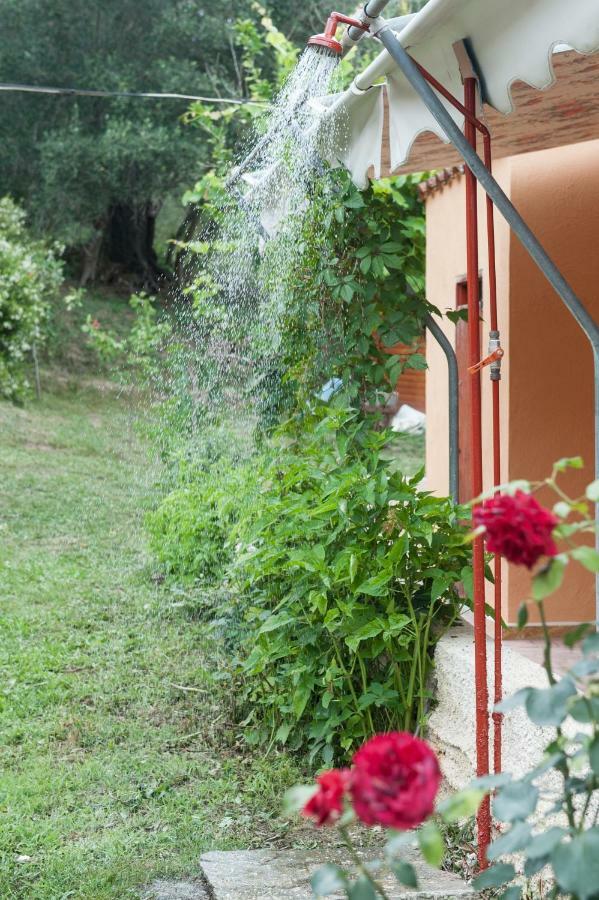 Family Holiday Apartment With Garden & Bbq Velonádes Buitenkant foto
