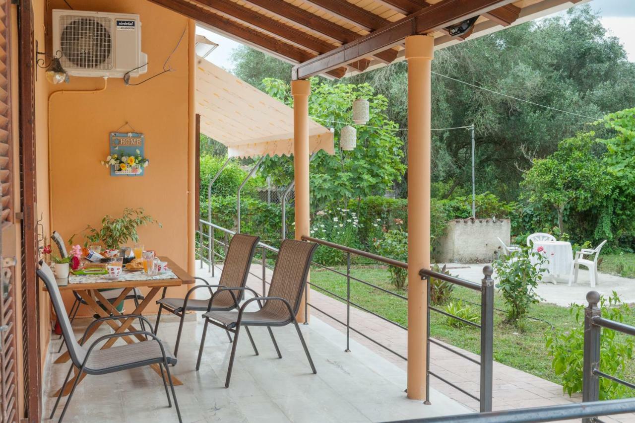 Family Holiday Apartment With Garden & Bbq Velonádes Buitenkant foto