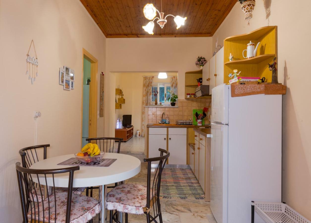 Family Holiday Apartment With Garden & Bbq Velonádes Buitenkant foto