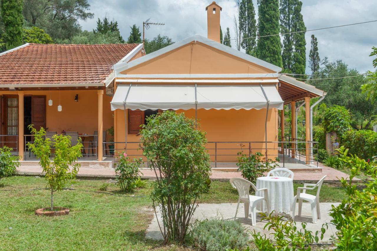 Family Holiday Apartment With Garden & Bbq Velonádes Buitenkant foto